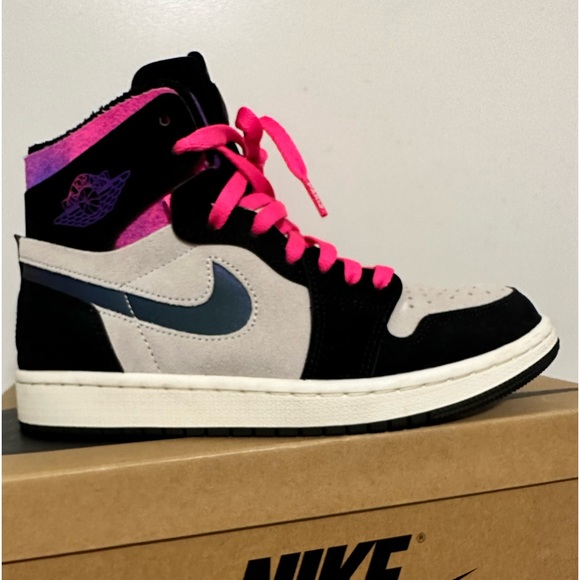 Paris Saint Germain Jordan 1 men’s size 6 main image 7